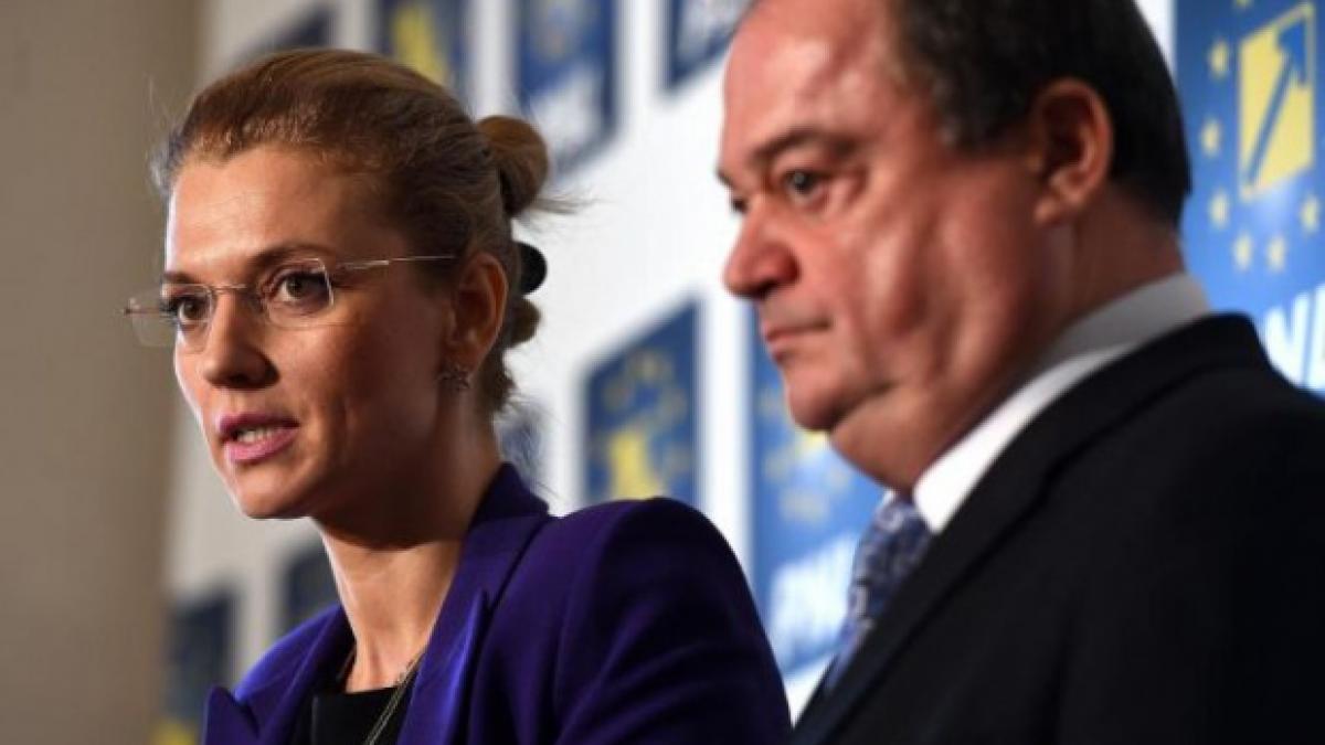 liberalii inca mai spera la alegeri in doua tururi soarta localelor pe masa ccr