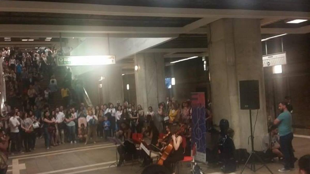 muzica clasica la metrou artisti talentati sustin concerte pe peron