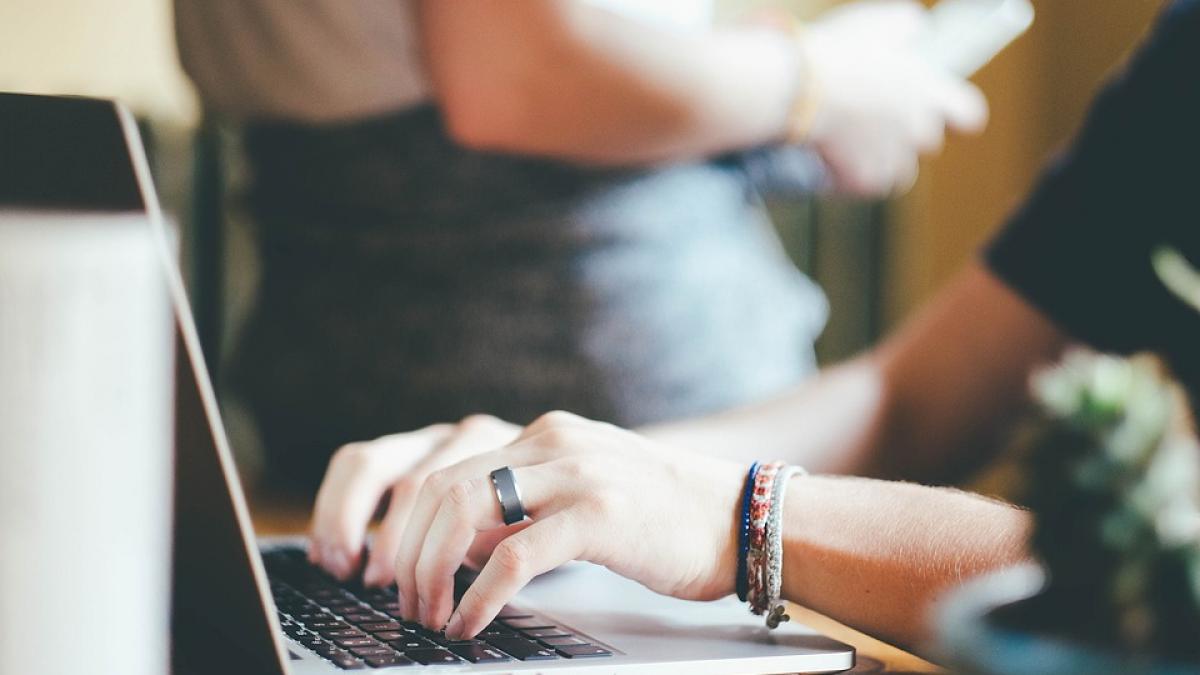 salvata de la moarte de un mail care a traversat oceanul de doua ori