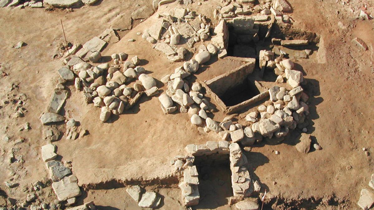 trei morminte vechi de 5000 de ani descoperite in prahova