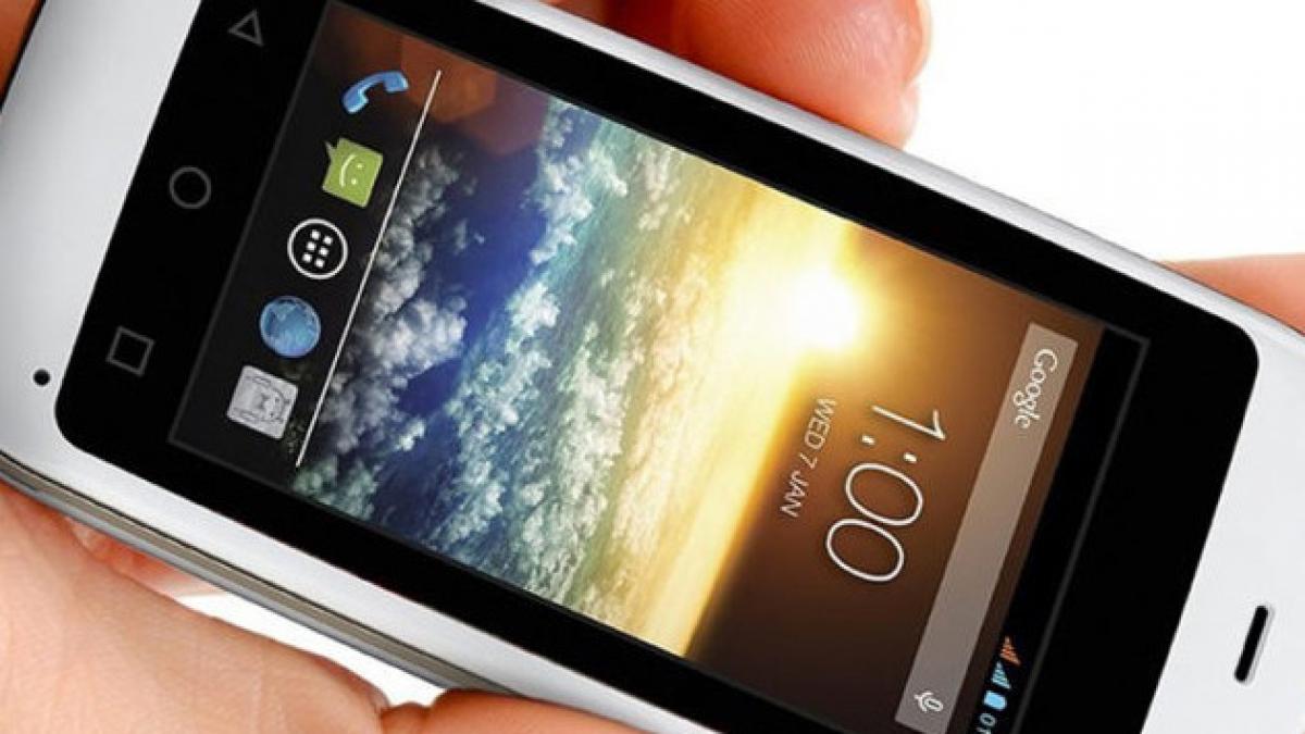 acesta e cel mai mic telefon cu android merge foarte bine si costa incredibil de putin