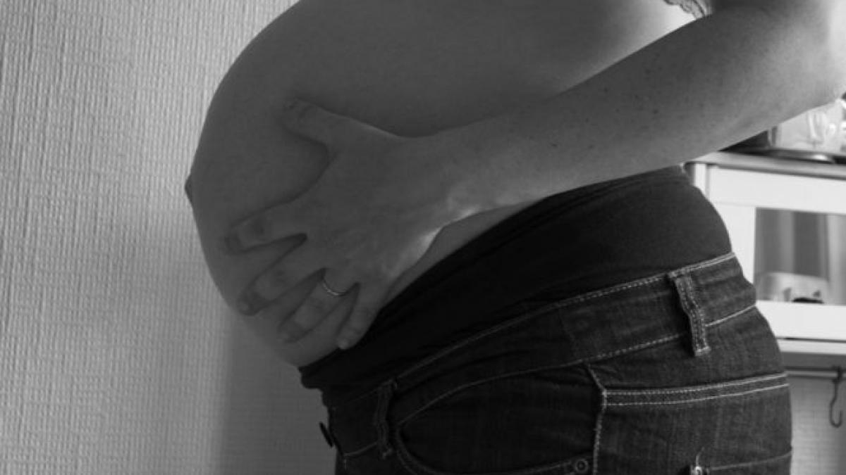 e complet deplasat si dezgustator ce au observat pe ecran o femeie insarcinata si sotul ei cand au