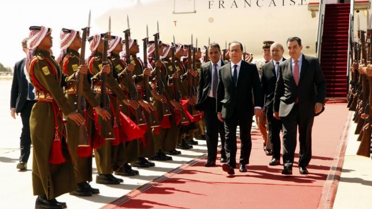 Imnul Franţei ”masacrat” de fanfara armatei din Egipt. Reacția președintelui Francois Hollande