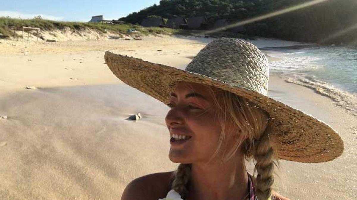 wow delia intr o ipostaza inedita in vacanta e toata acoperita cu