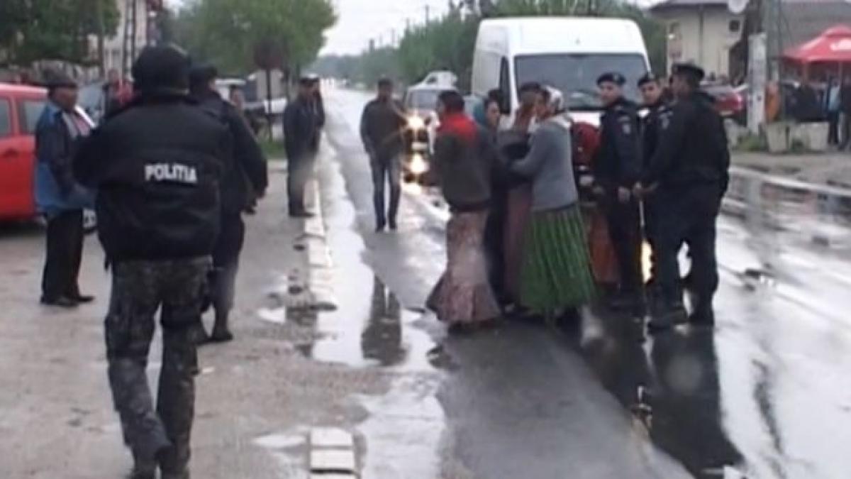 razbunare cu furci si coase intre doua familii de romi din judetul dambovita