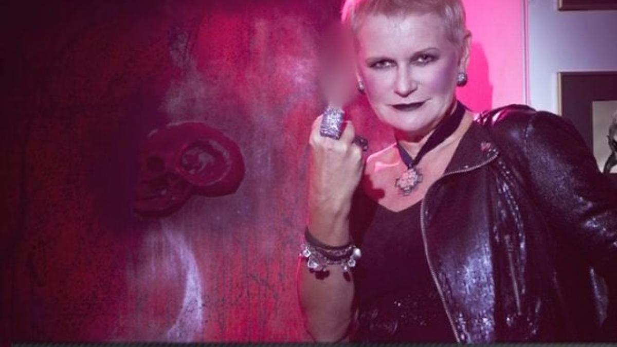 can romania injura ma monica