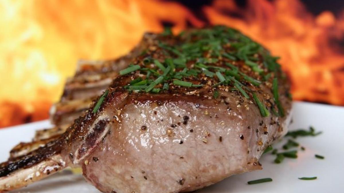 cat costa carnea de miel in acest an