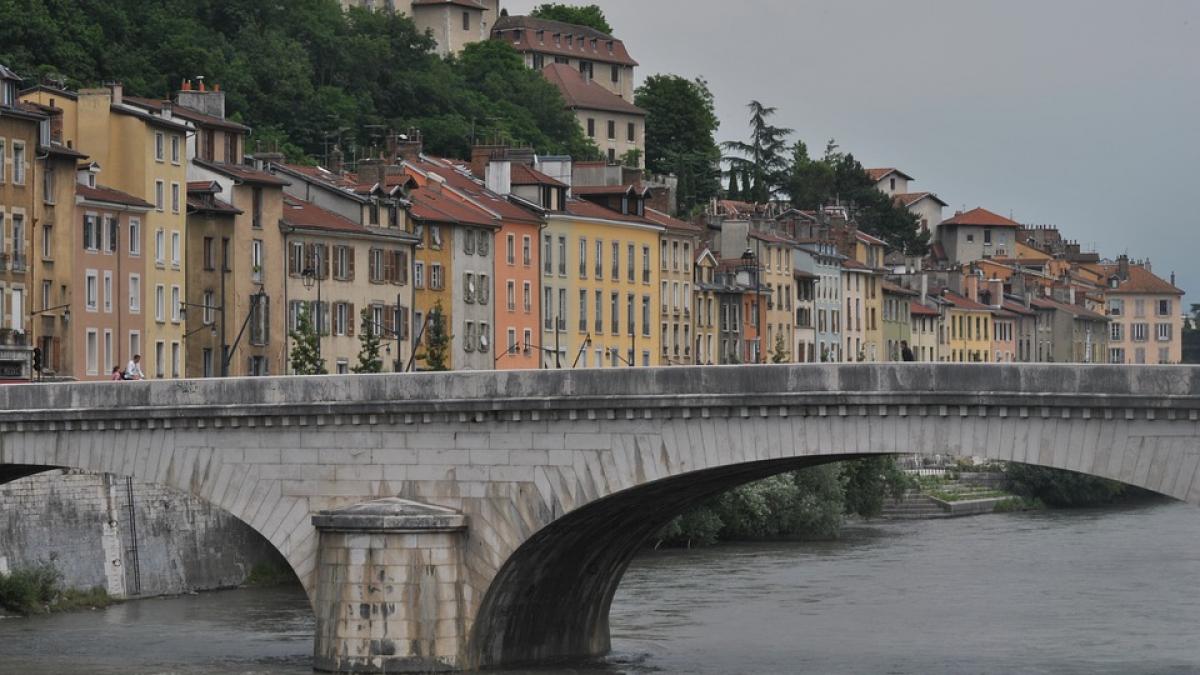 grenoble franta atac armat morti