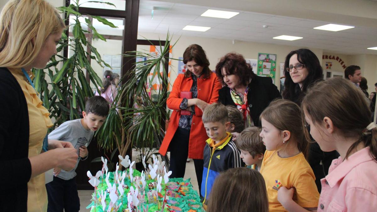 targ caritabil de pasti cu obiecte realizate de copii pentru copii