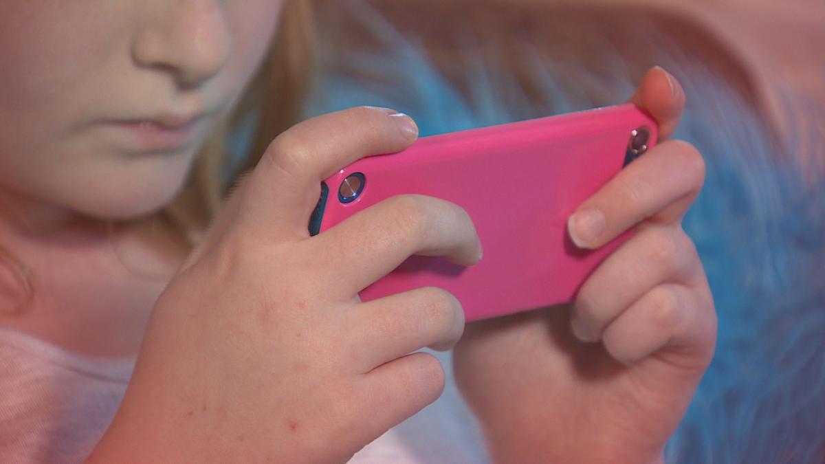 telefoanele distrug sanatatea copiilor iata cum fac asta