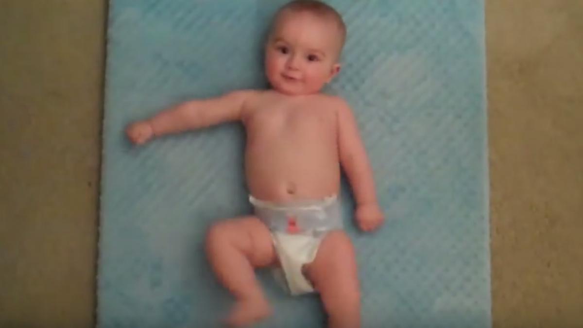 nimeni nu credea ca bebelusul ei poate face asta pana cand a reusit sa filmeze totul