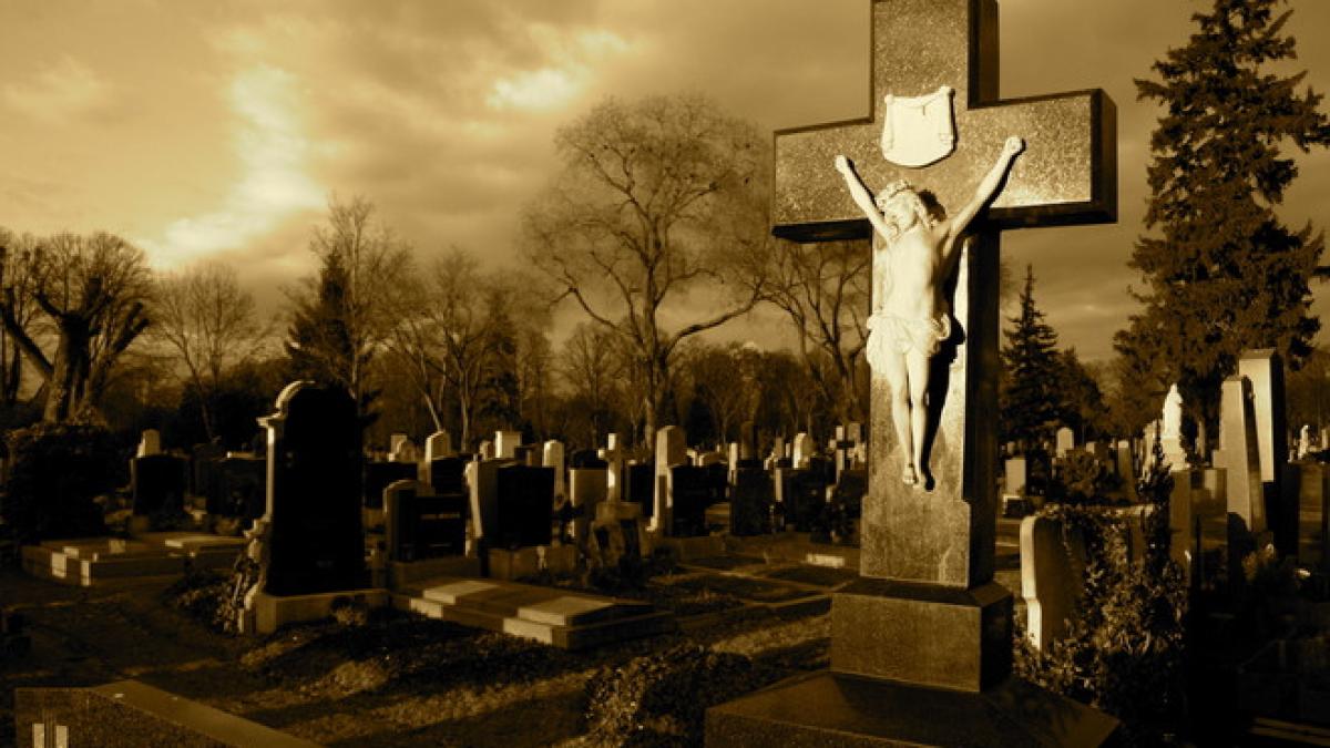 si a ales cravata cu care urma sa fie inmormantat apoi a scris un mesaj