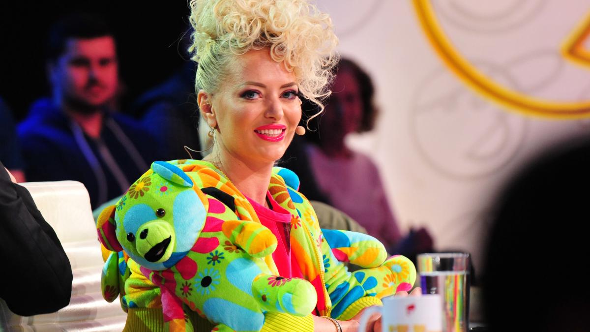 delia lanseaza single ul si videoclipul ce are ea video