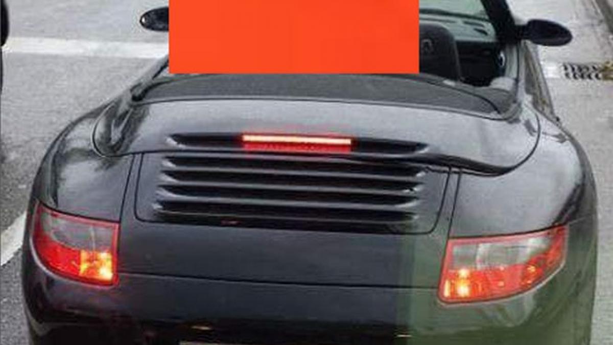 masina decapotabila sofer umbrela