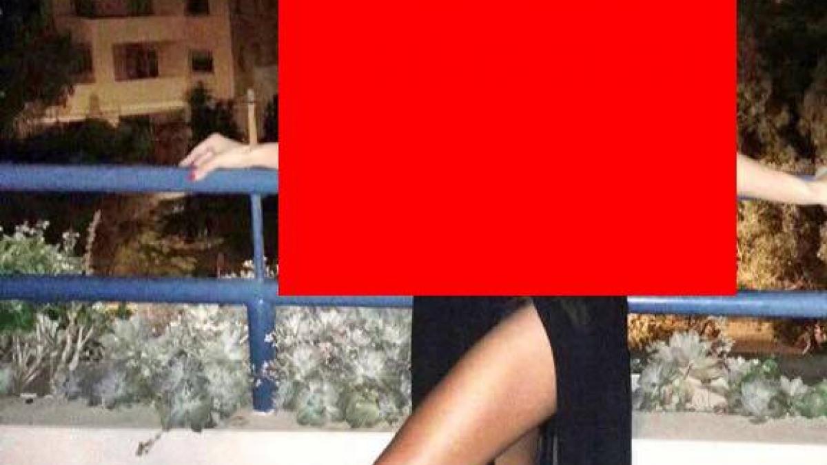 blonda lui iri si a innebunit fanii s a fotografiat fara sutien