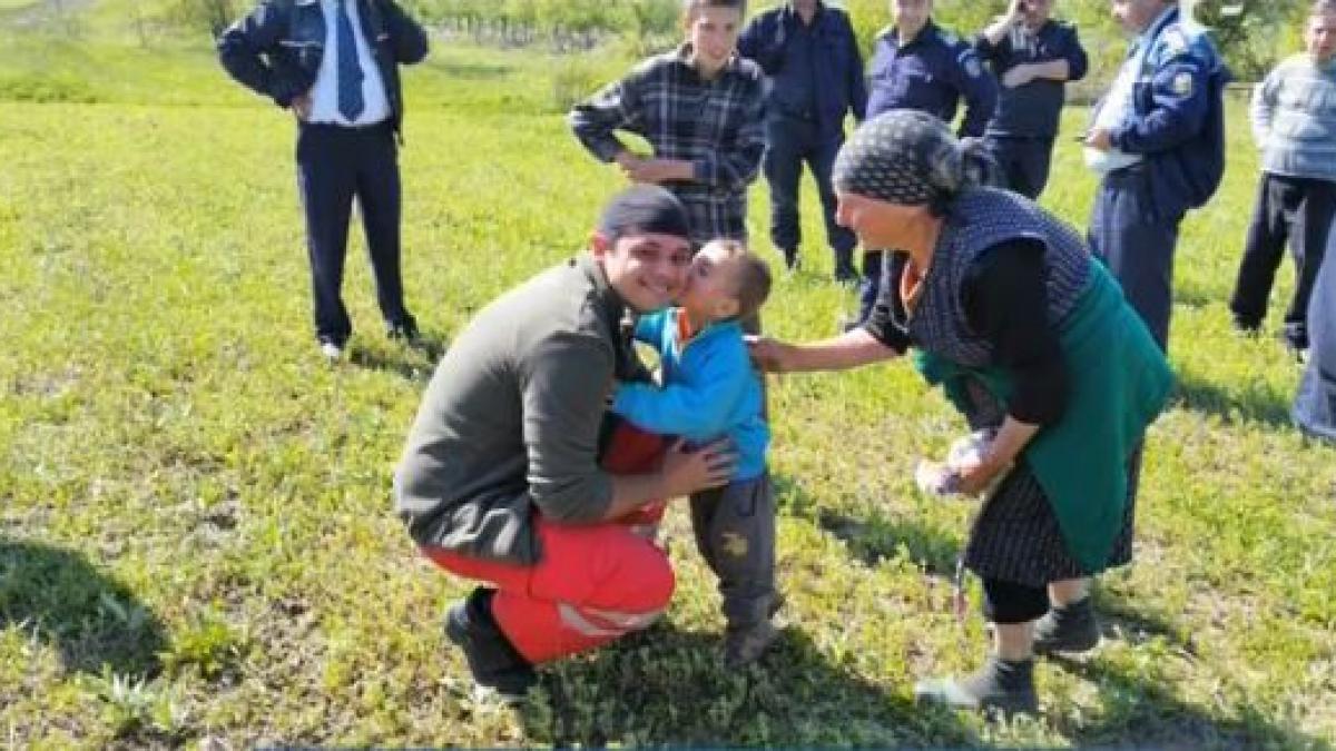 copil de 3 ani gasit dupa ore intregi in care a ratacit printr o padure din vrancea detaliul