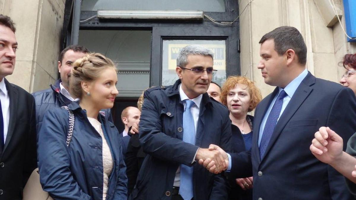 surpriza uriasa in declaratie de avere a lui robert turcescu deconspiratul lui basescu este putred