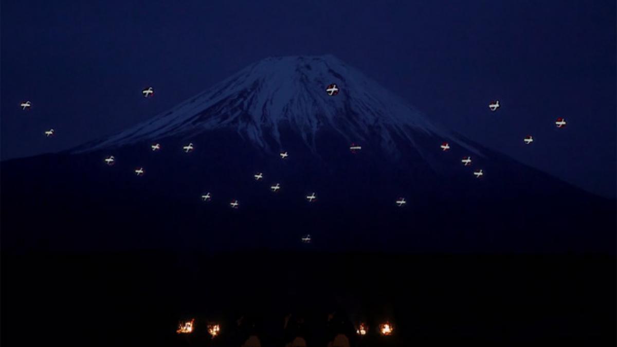 de neimaginat balet unic in jurul muntelui sacru fuji