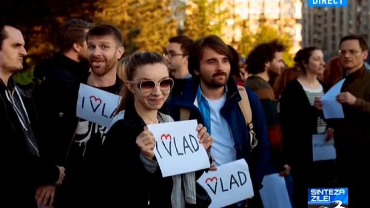 imagini de la mitingul de sustinere al ministrului culturii vlad alexandrescu