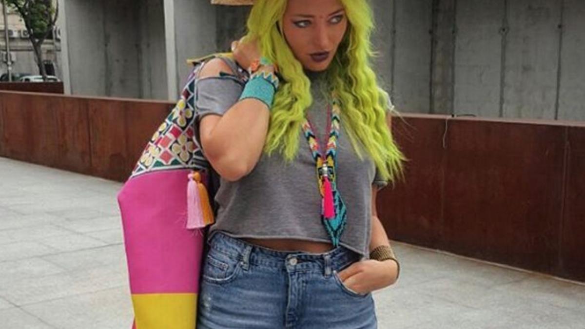 mama deliei e cea mai tare uite cum se distreaza amandoua in timp ce artista o filmeaza