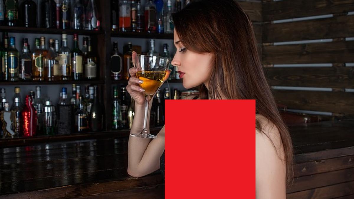 restaurantul in care mananci dezbracat lista de asteptare e de 23 000 persoane