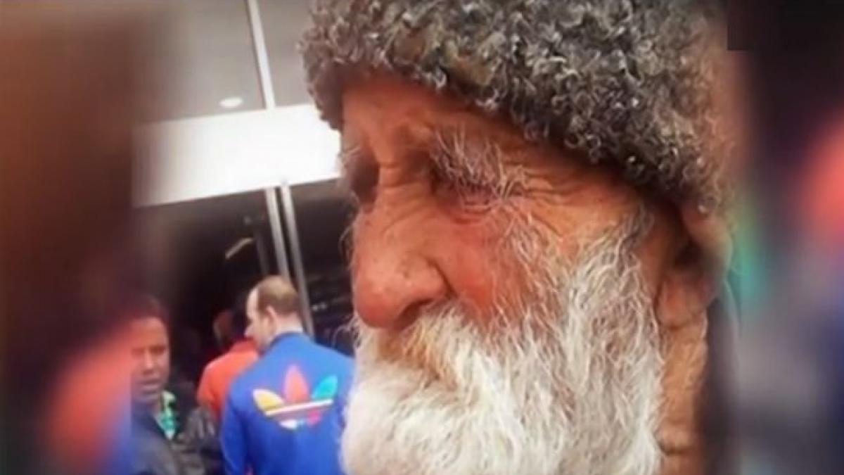 batranul cersetor care i a impresionat pe romanii din londra a ajuns acasa