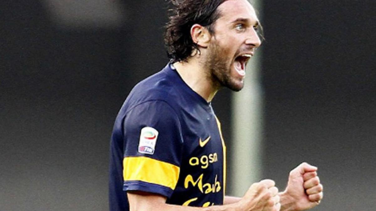 dupa 22 de ani de cariera fotbalistul italian luca toni isi agata ghetele in cui