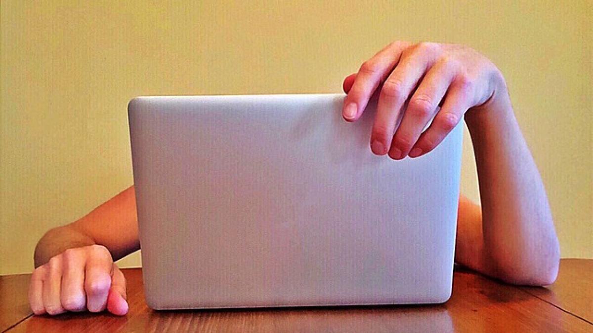 a intrat pe un site popular in romania si a primit o amenda uriasa ce a patit barbatul