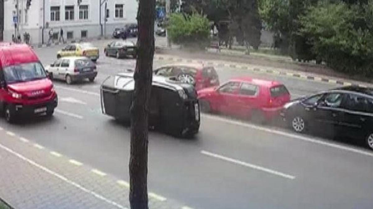 accident spectaculos cu patru masini la suceava