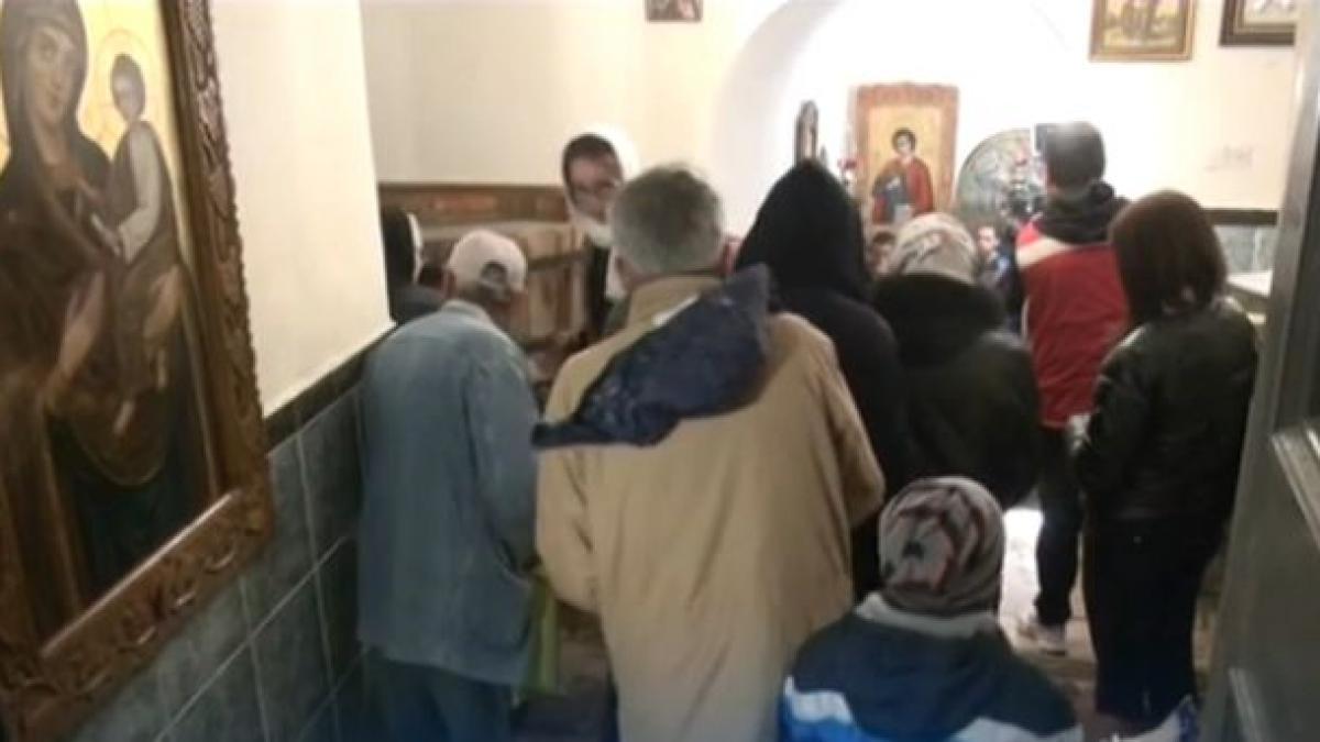 izvorul tamaduirii scandal si imbulzeala pentru apa sfintita