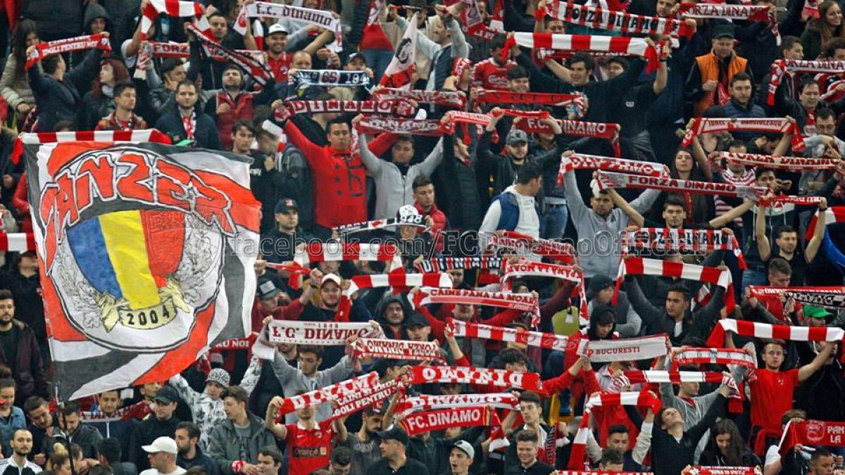 jucatorii plang pe teren