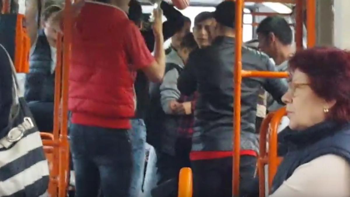 un nou show cu manele in tramvaiul 41 pentru ca gasca era mare nimeni nu a avut curajul sa
