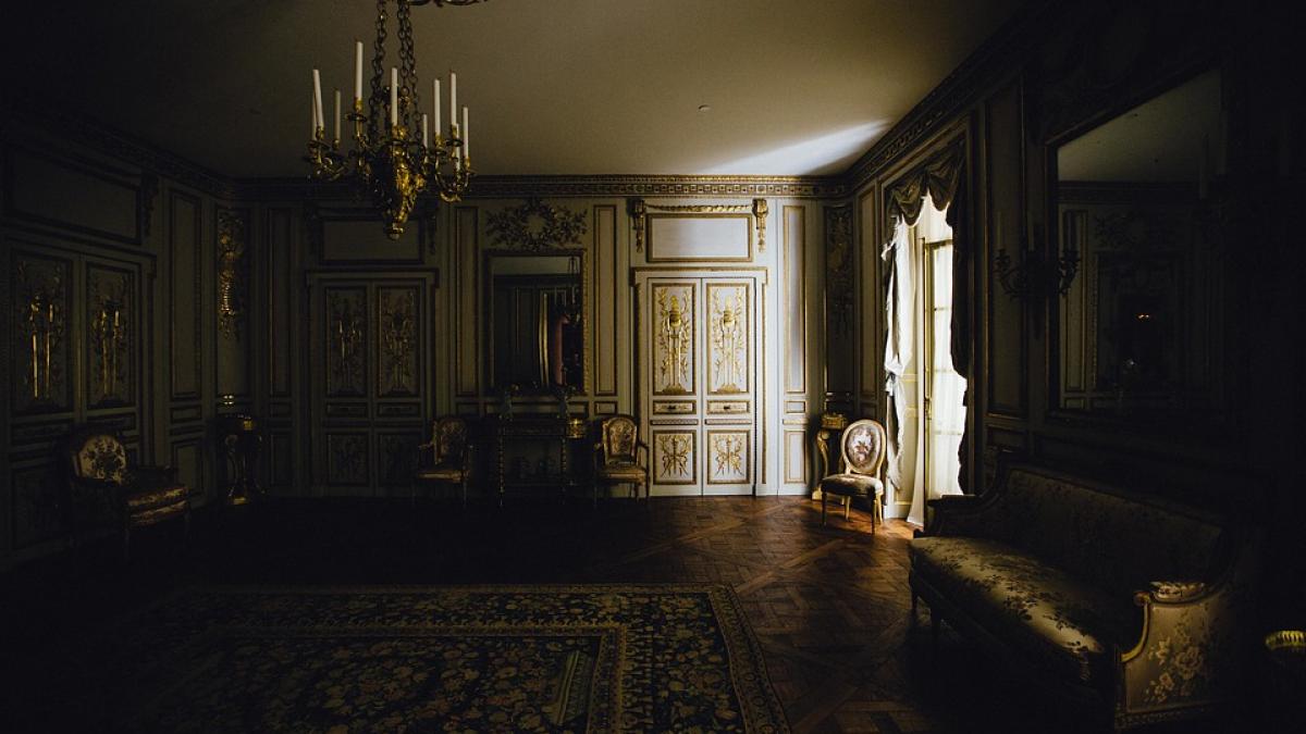 un tanar s a dus acasa la parintii sai peste ce a putut da in apartament