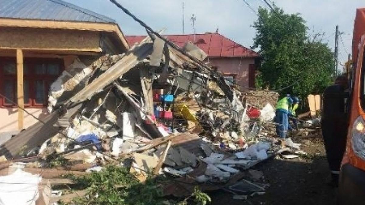 un tir a semanat teroare pe dn 2 un magazin doua masini si mai multe anexe distruse