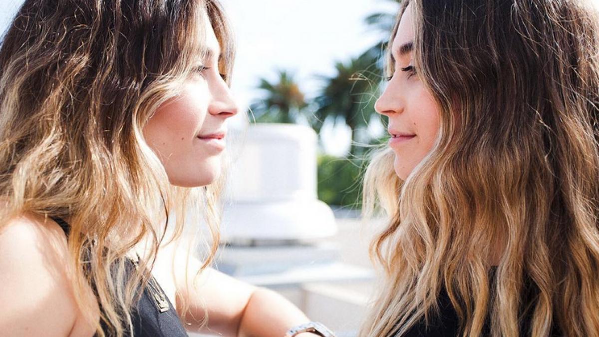 gemenele care fac bani in timp ce dorm acuzate ca vand sex nu jucarii