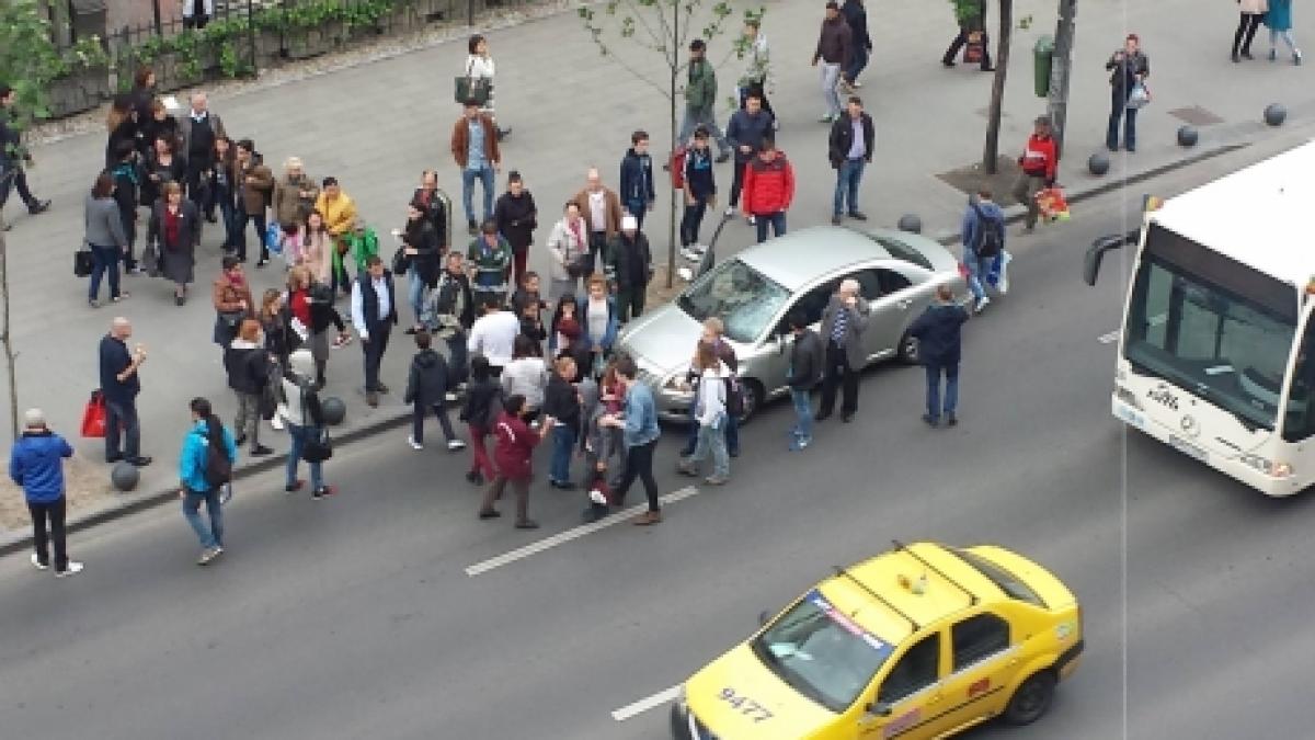 accident pe bulevardul magheru din capitala un pieton a fost luat pe capota unei masini