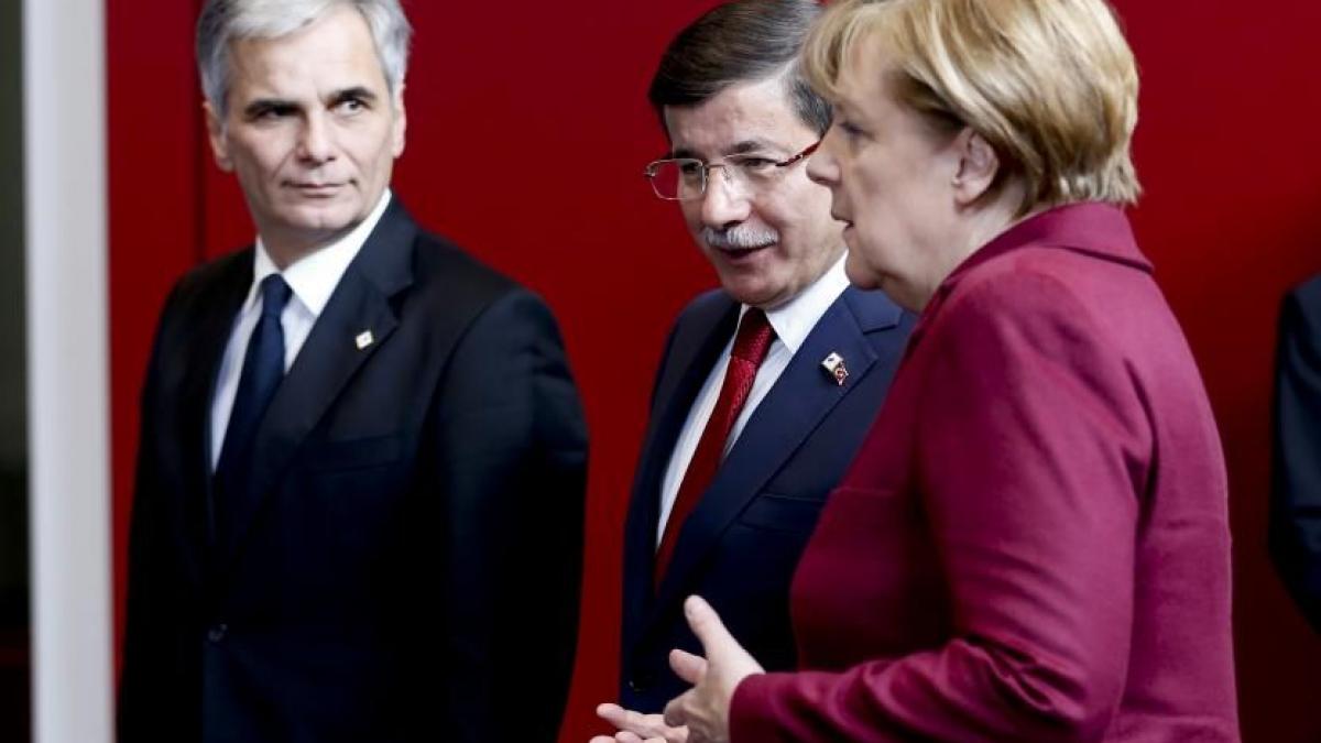 cancelarul austriei werner faymann a demisionat