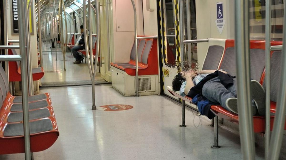 scene socante la metrou nu mi a placut cum se uitau la mine