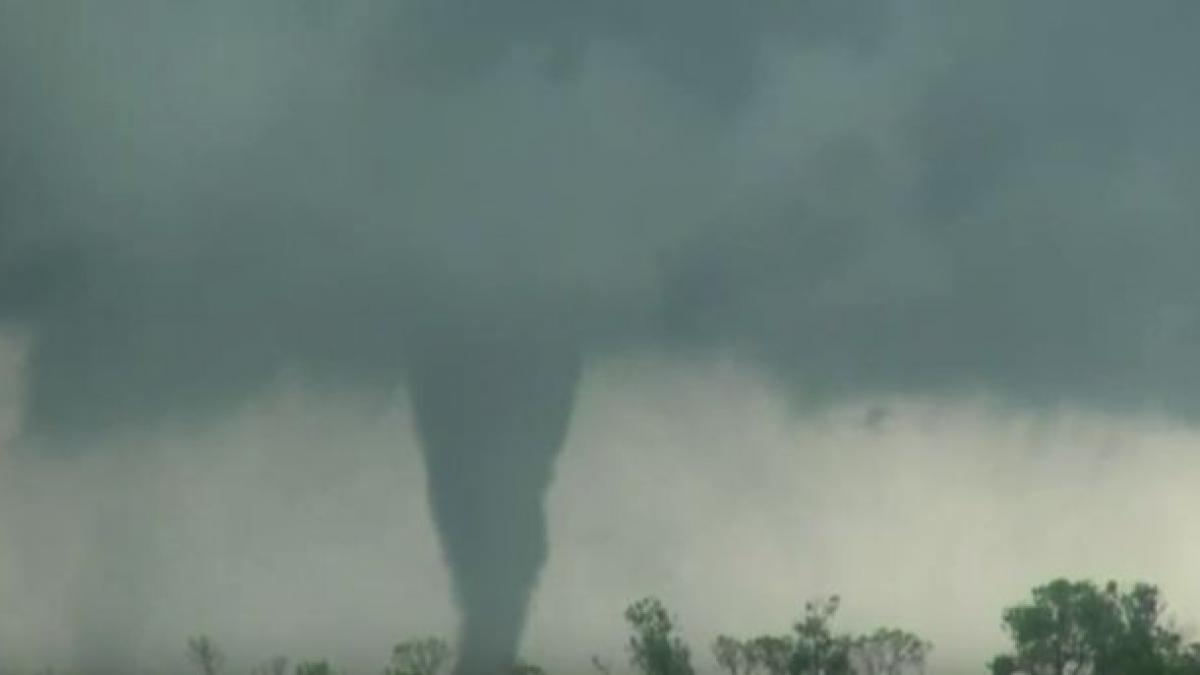 tornada cu diametrul de 1 5 kilometri in sua