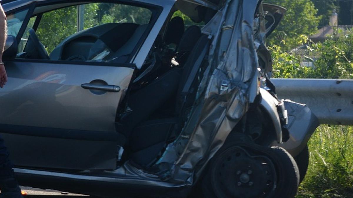 accident sub podul grozavesti cinci oameni au ajuns la spital