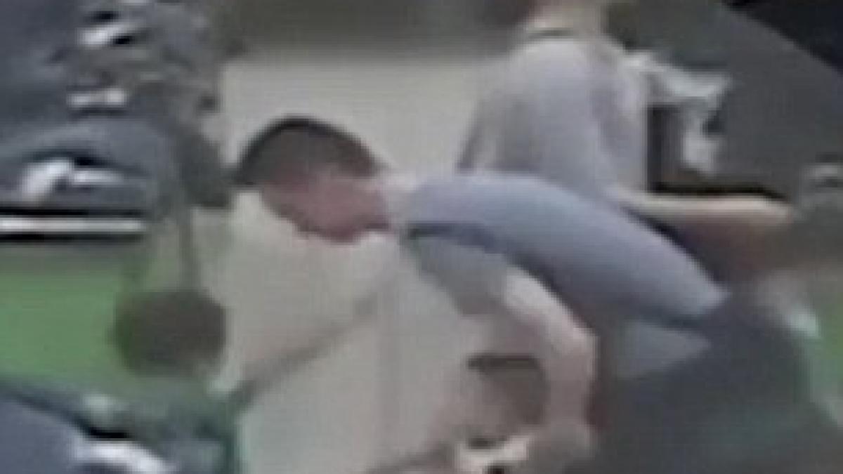 fetita lovita de adult china