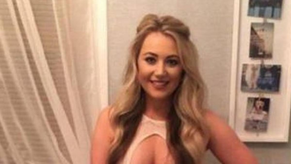 trebuia sa ia cina cu iubita lui dar cand a vazut ce decolteu avea a parasit o cum arata femeia foto