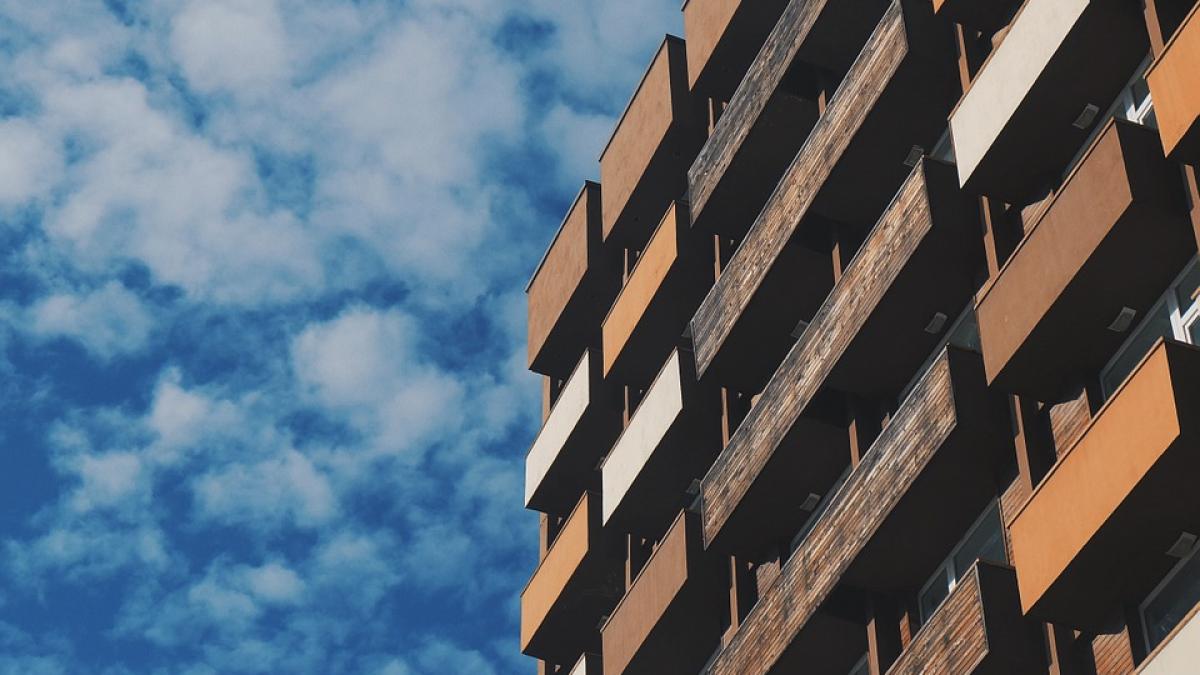 caz uluitor in bucuresti uitate afara de parinti fetitele au chemat pompierii ce faceau cei doi