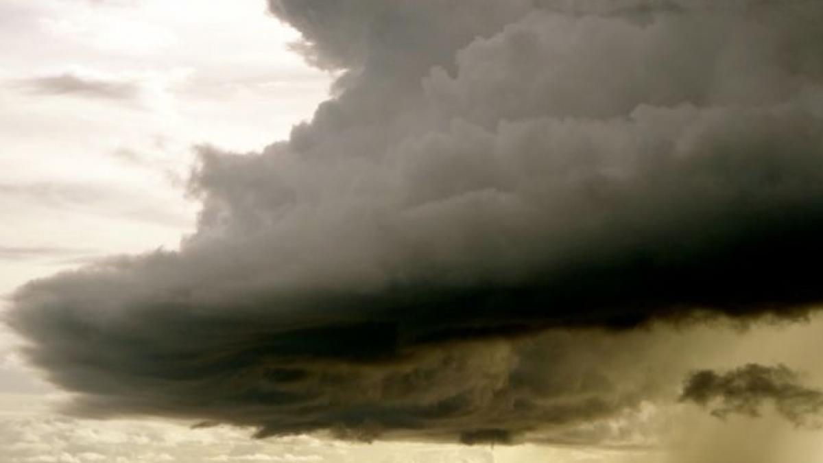 cod galben de furtuni in mai multe zone din tara