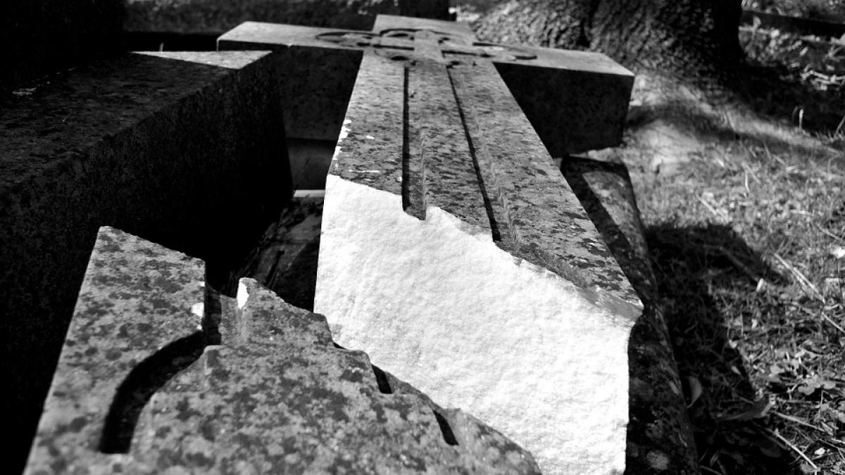 descoperirea socanta facuta de un profesor de istorie din romania intr un cimitir rusine rusine