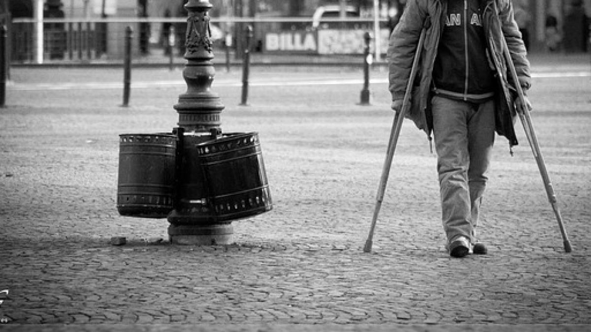 scandalos cum a fost filmat un cersetor dupa ce a primit bani de la oameni video