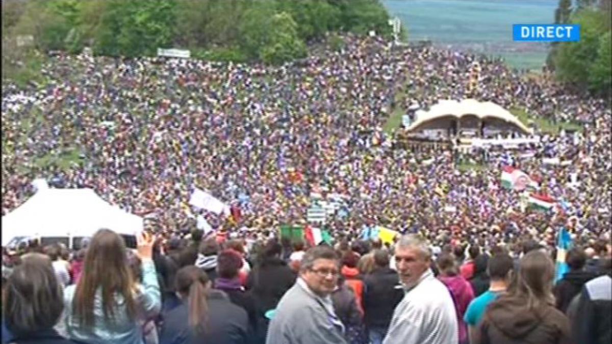 rugaciune record de rusalii sute de mii de pelerini au mers 40 de kilometri prin ploaie ca sa