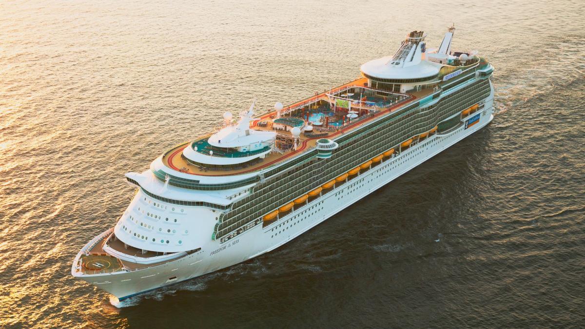 imagini cu cel mai mare vas de croaziera