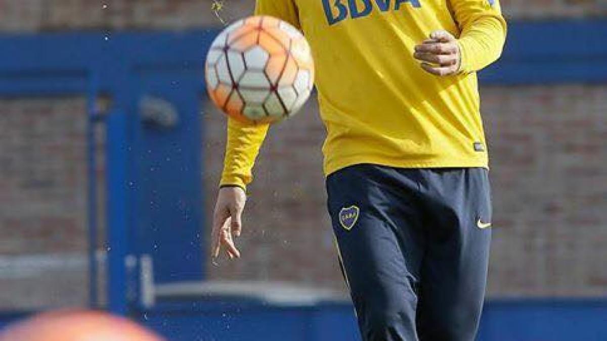 international italian dat afara de club dupa ce a fost gasit fumand in vestiar