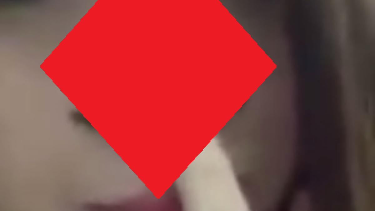 acest clip face furori pe internet uite ce poate sa faca o tanara cu nasul video